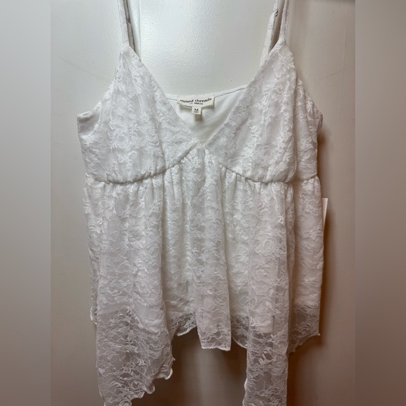 Chic White Lace Camisole Top - Picture 1 of 2